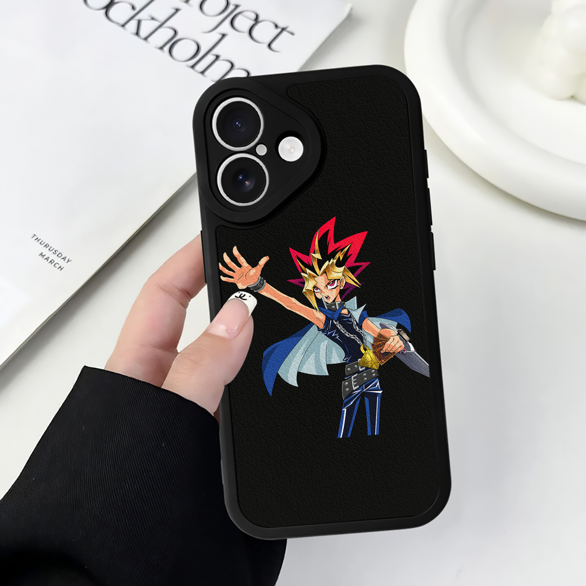 遊☆戯☆王 Yu-Gi-Oh! 【iPhone 16シリーズ対応】シリコンスマホケース（レザー調） 材質：シリコン